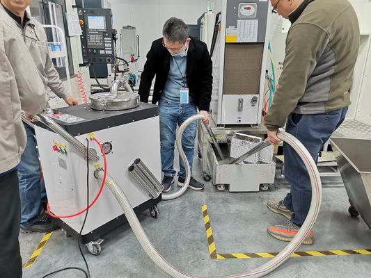 처리 용량 8000L 칩 슬러지 제거 기계 CNC 물 탱크 청소